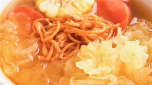健康食譜　預防流感  蟲草花粟米紅蘿蔔雪耳素湯